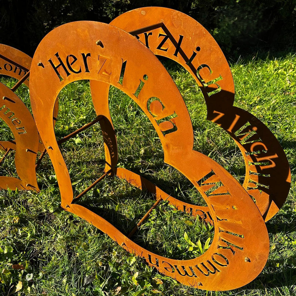 Holzlager „Herz Willkommen”